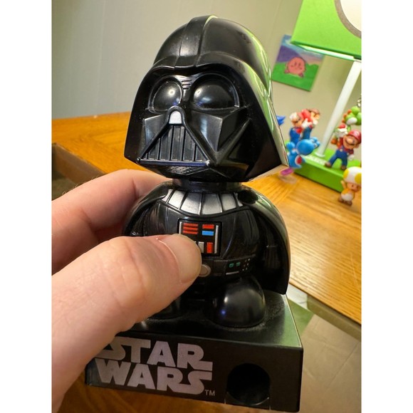 Star Wars Darth Vader Collectible Candy Dispenser - Picture 3 of 4